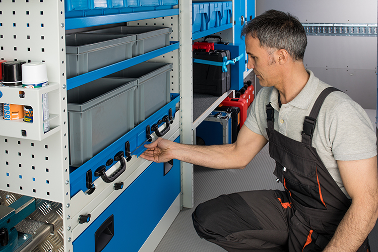 01_Изваждаема табла за куфарчета с инструменти