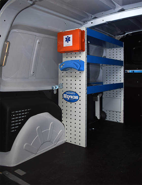 2_Kangoo със стелажи и аксесоари