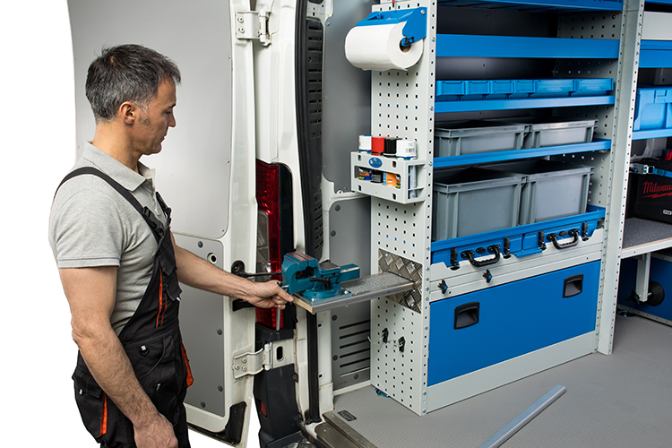 Отвор за изваждащ се държач Syncro България