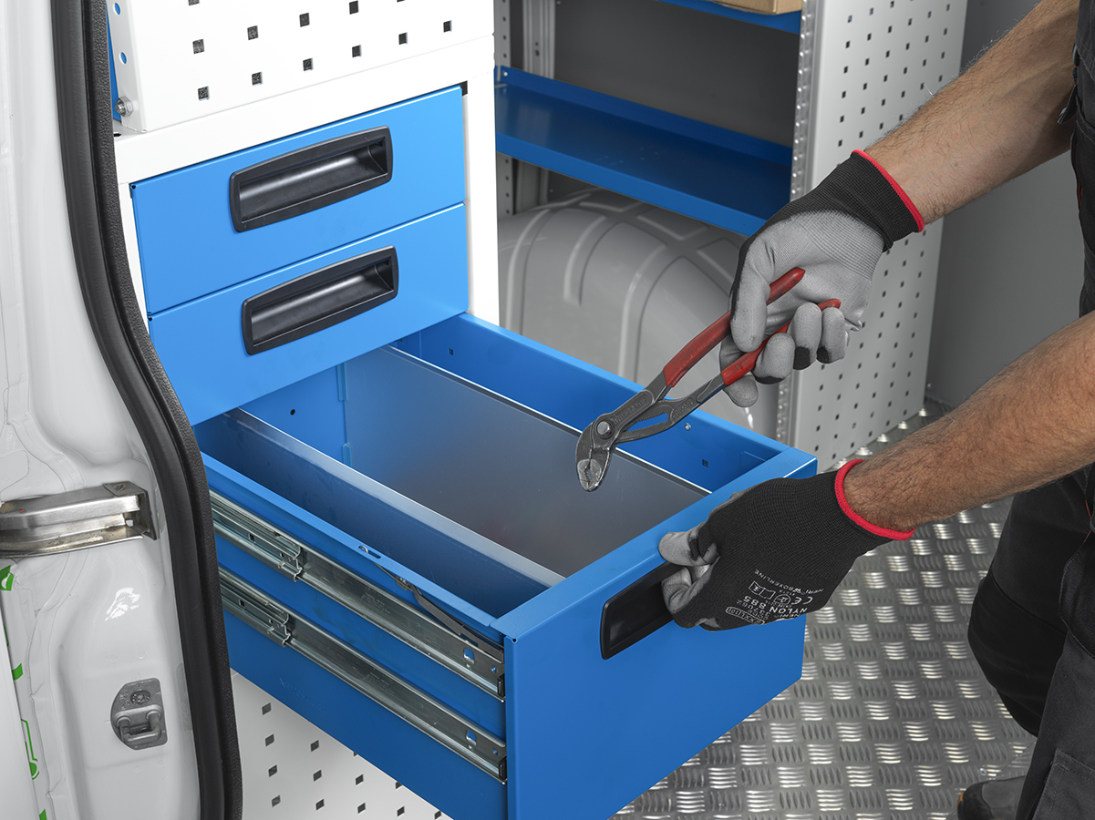 чекмедже със странично изтегляне и достъп от страничната врата Syncro България