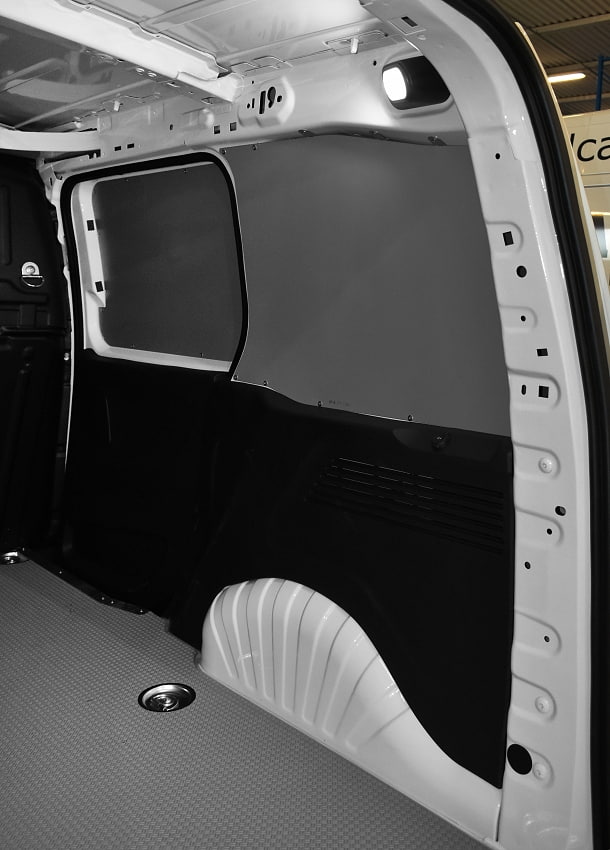 3_Свободно пространство в бус Partner, оборудван от Syncro България