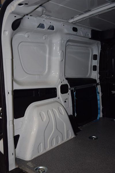 Doblo със система за укрепване на товара Syncro България