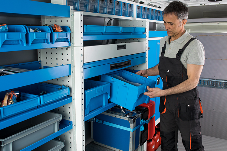 големи по размери изваждащи се пластмасови контейнери