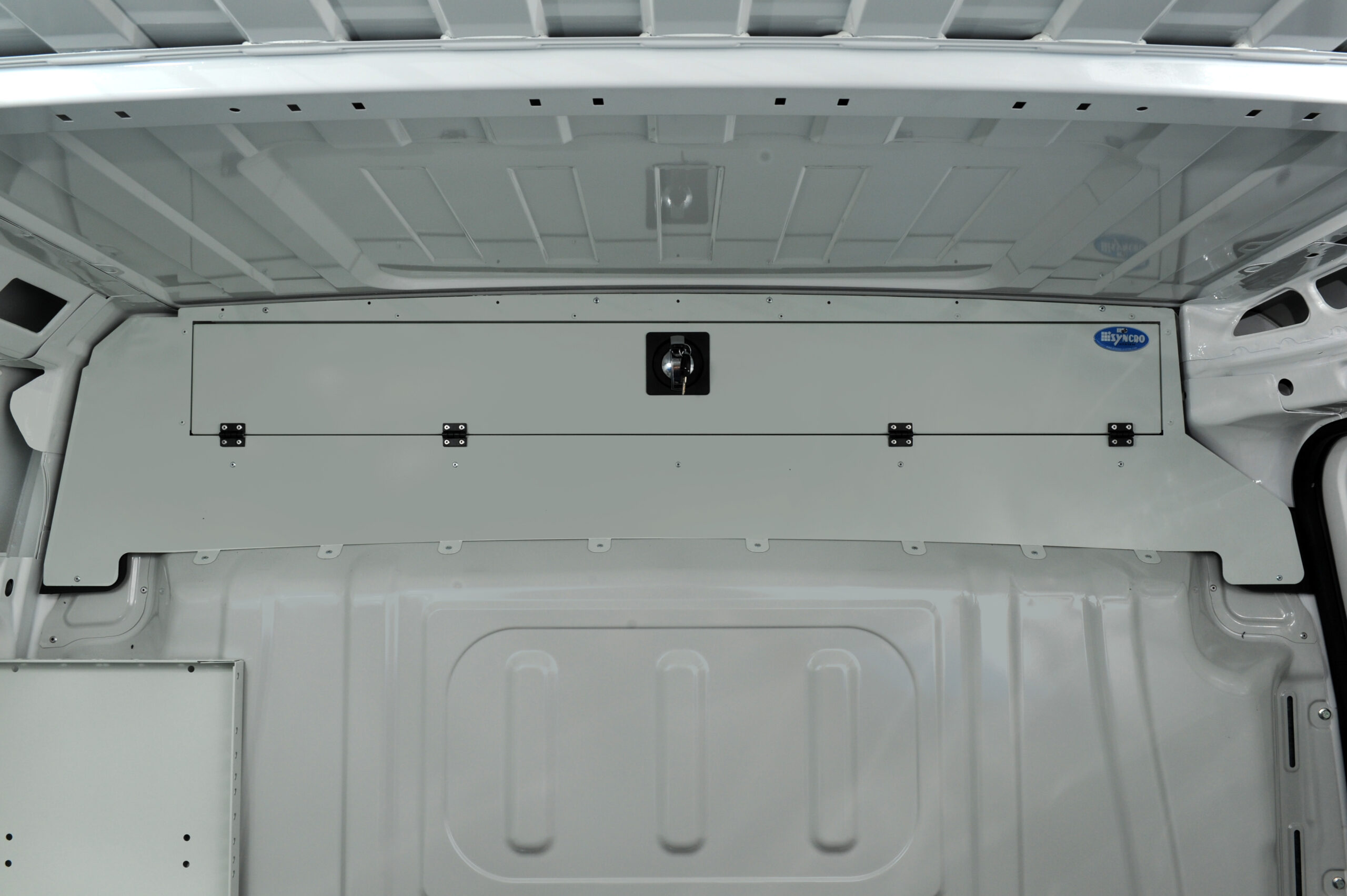 2_таванско хранилище над кабината с вратичка