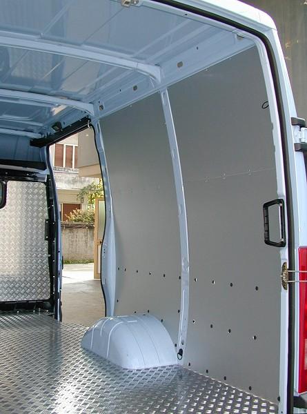 2_Мобилна работилница, облицована с подов и странични панели