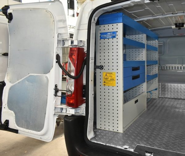 Щит с рафтове и чекмеджета Syncro Bulgaria