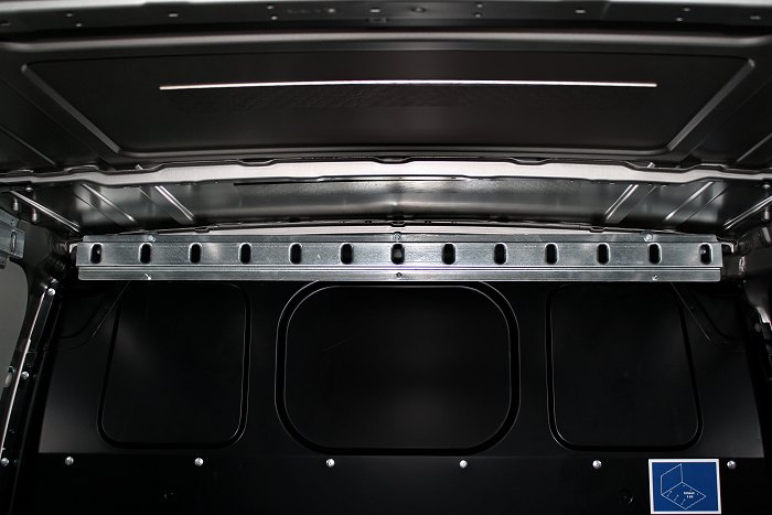 01_релса за окачване на решетки за транспортиране на дрехи на ван