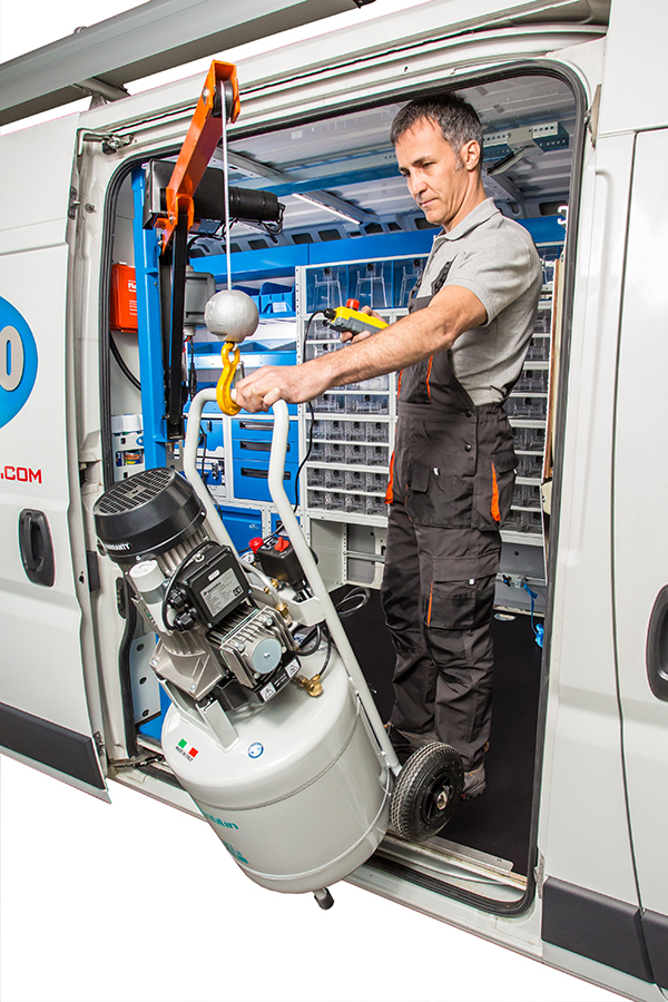 Syncro-Bulgaria -представя кран за микробуси